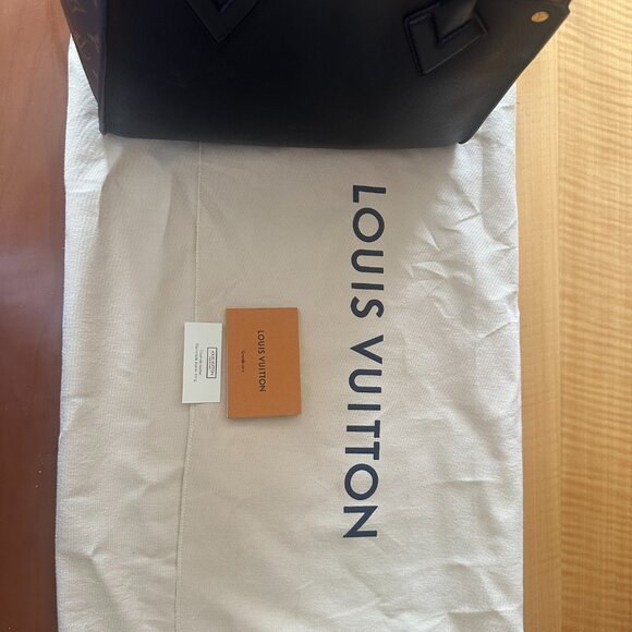 Louis Vuitton On My Side MM tote bag - Picture 5 of 9